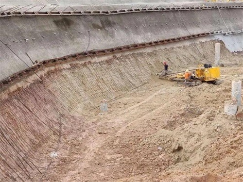 米东基坑边坡加固